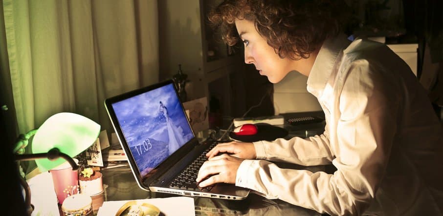 5 Signs You’re Way Too Emotionally Invested in Your Job