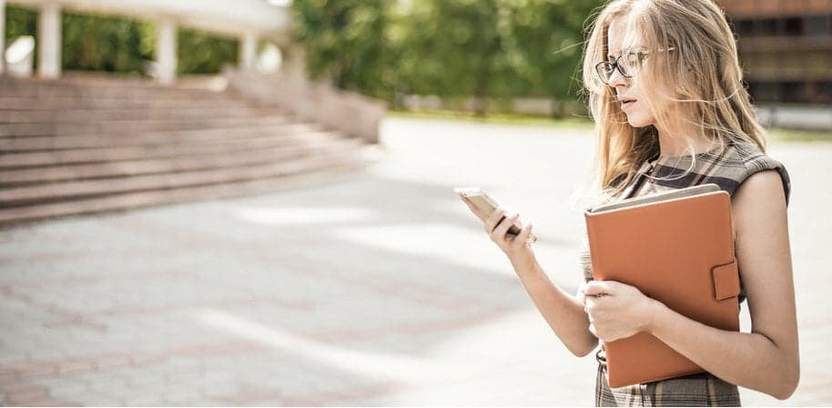 4 Reasons Getting to the Office Early Holds Me Back in My Career