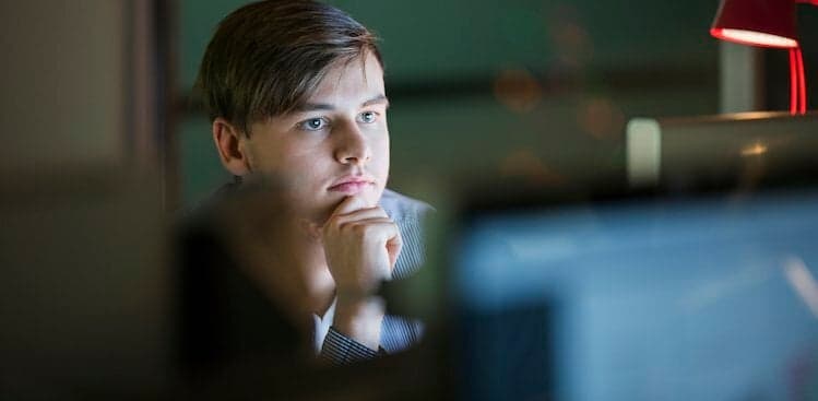 When You Should (and Shouldn't) Tell Your Boss You're Job Searching