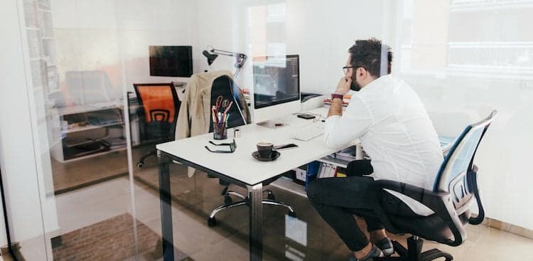 The Answer to: "Should I Leave My Company if Everyone Else Is?"